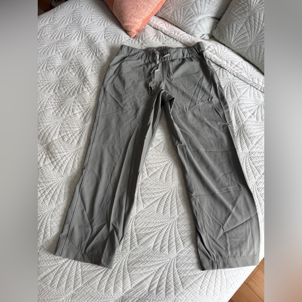 Lululemon on the Fly pant grey sage